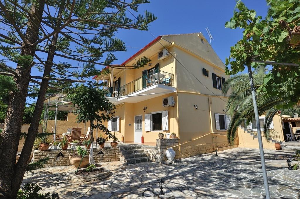 Arthur House Longos  Номер фото